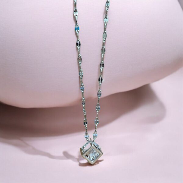 dimond sq necklace